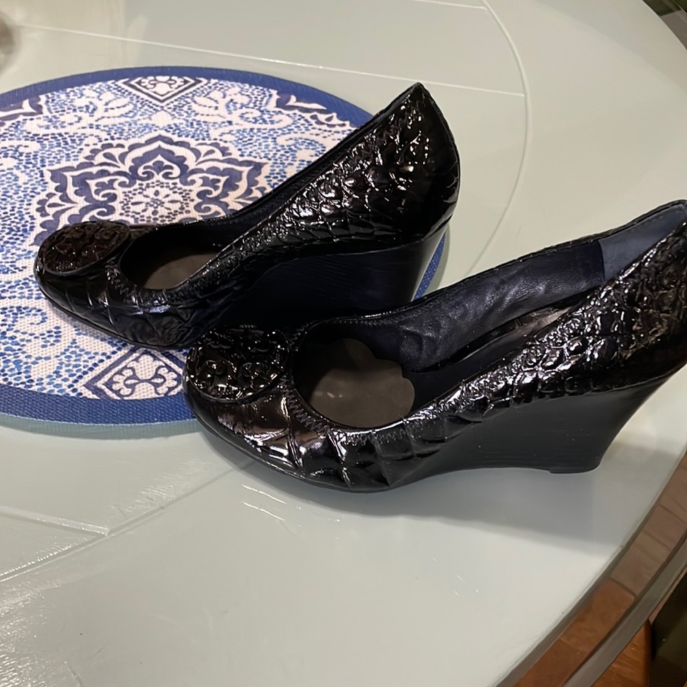 Tory Burch Sofhia Croc Emboise Size 8 1/5